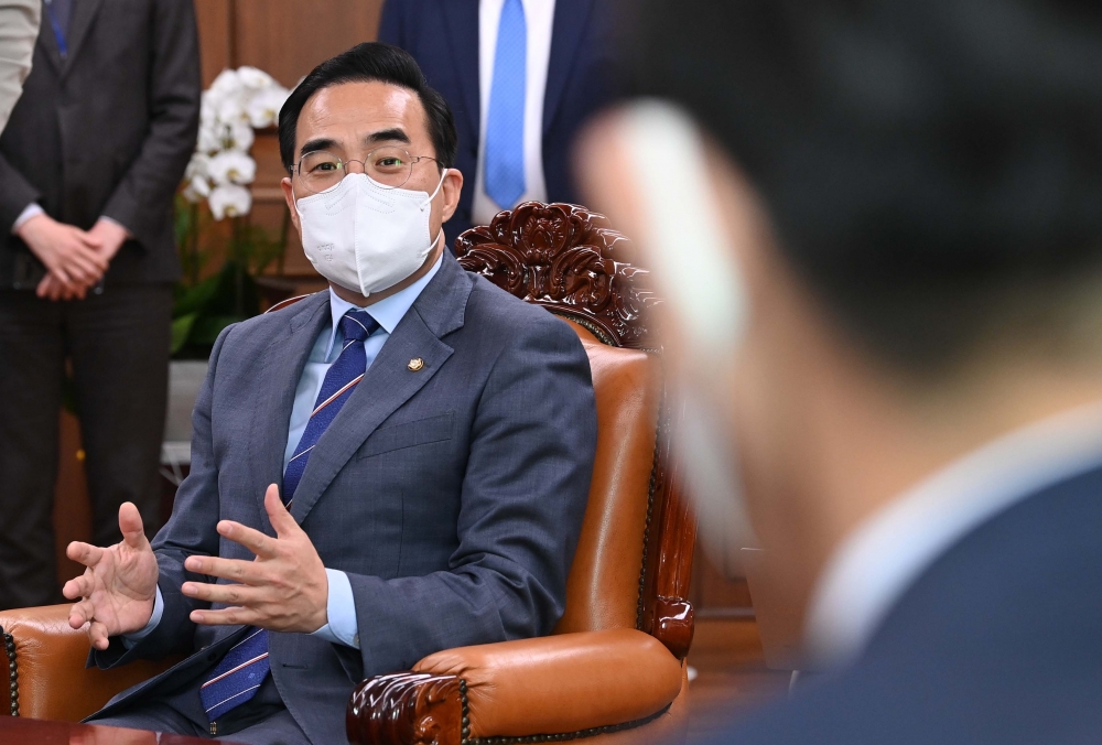 ▲박홍근 더불어민주당 원내대표가 12일 오전 서울 여의도 국회에서 박병석 국회의장 주재로 열린 양당 원내대표 회동에서 발언을 하고 있다. 신태현 기자 holjjak@ (이투데이DB)