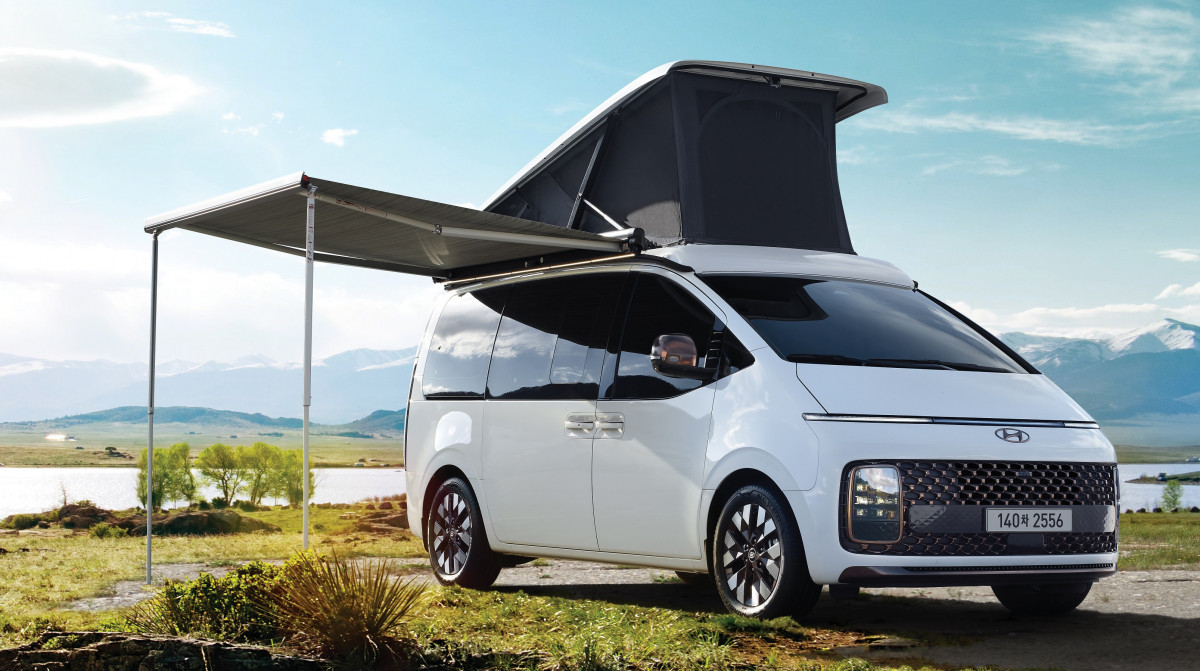 ▲다양한 캠핑장비를 추가한 스타리아 캠퍼 (사진제공=현대차)