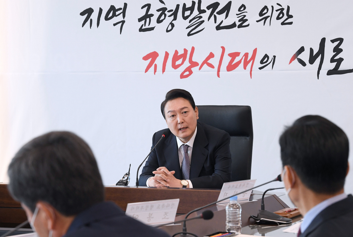 ▲윤석열 대통령 당선인이 20일 전북 전주시 덕진구 국민연금공단에서 열린 현안 간담회에서 발언하고 있다. (연합뉴스)