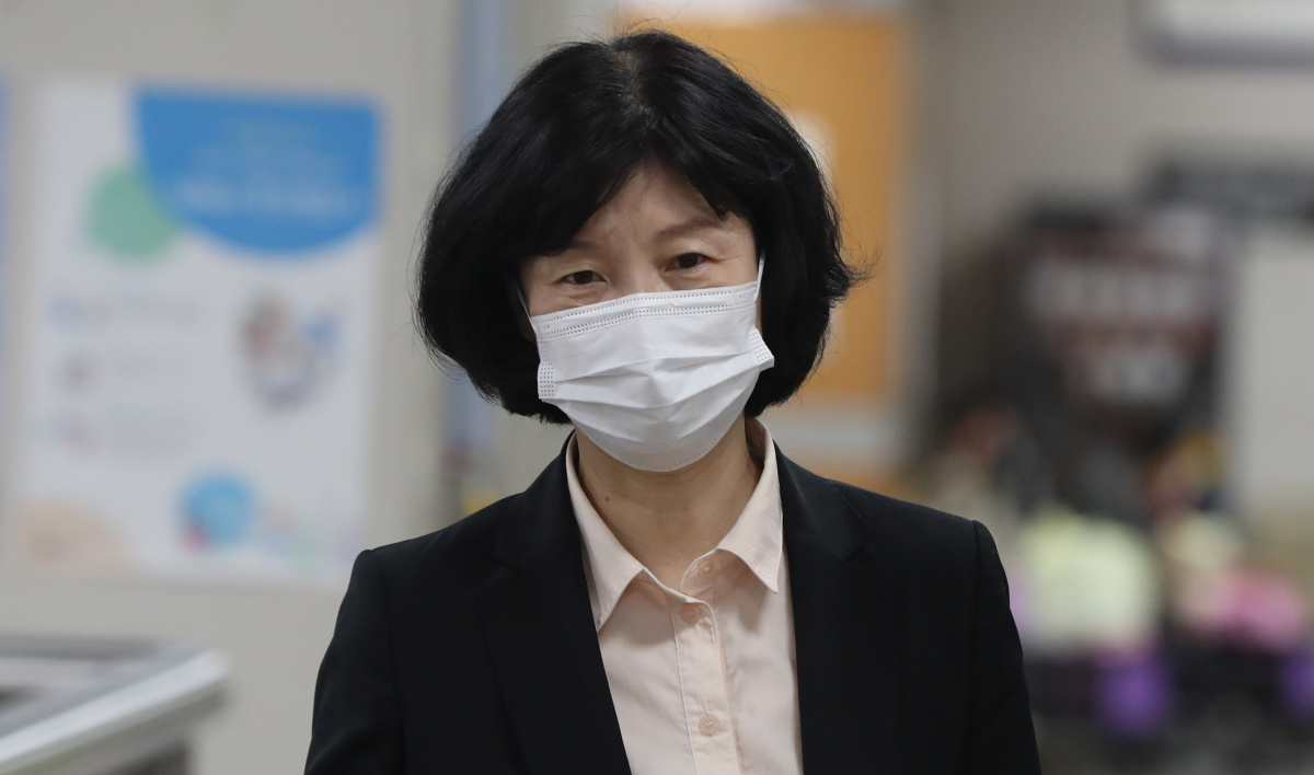 ▲양정숙 국회의원이 21일 오후 서울 서초구 서울중앙지방법원에서 '허위 재산신고'와 관련 항소심 1차 공판에 출석하고 있다. (뉴시스)