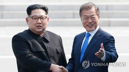 ▲문재인 대통령(사진 오른쪽)과 김정은 북한 국무위원장(연합뉴스)
