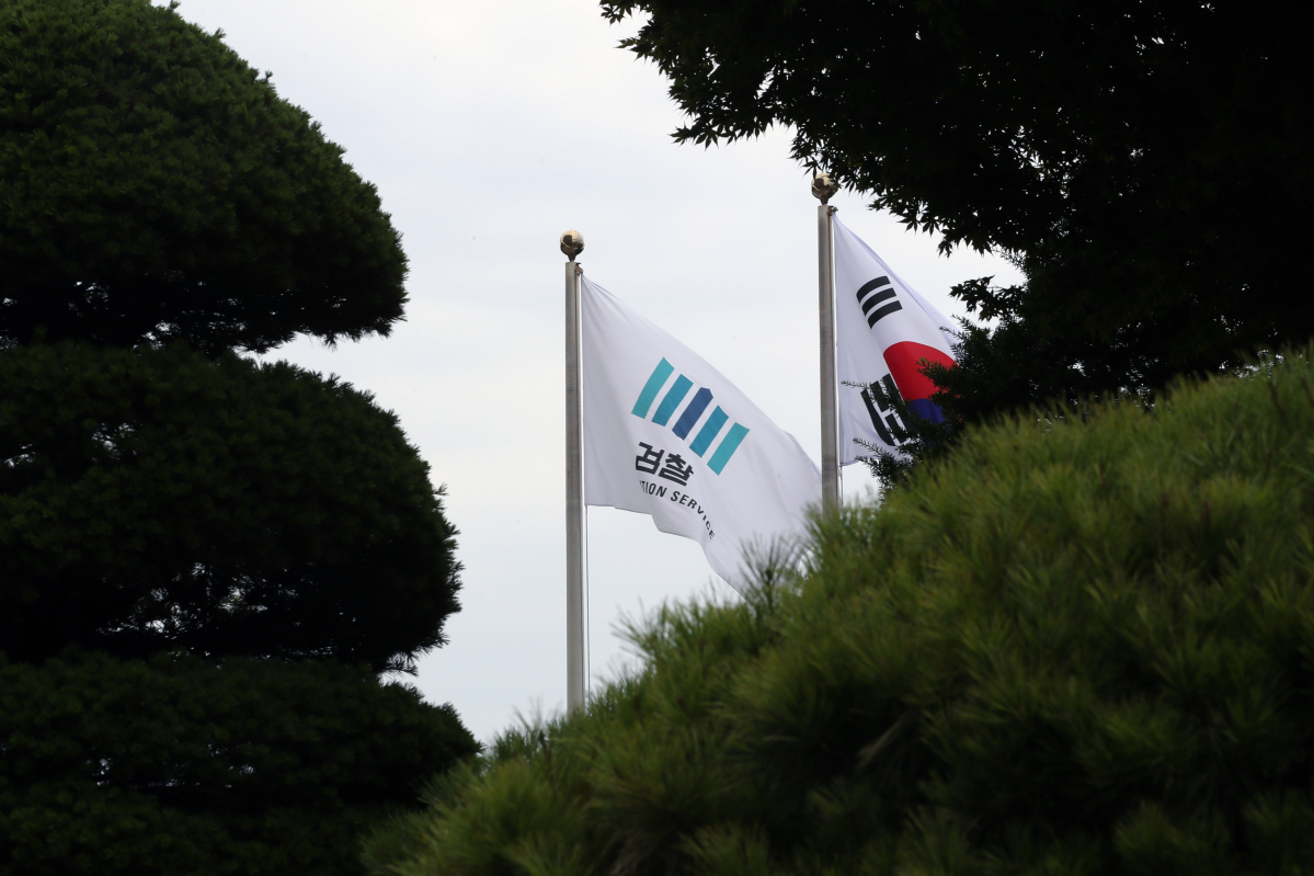 ▲서울 서초구 서울중앙지방검찰청에서 검찰 깃발이 바람에 휘날리고 있다.  (뉴시스)