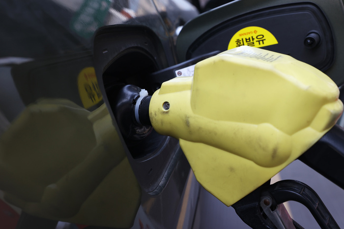 ▲8일 서울의 한 주유소. mjkang@yna.co.kr/2022-04-08 14:25:31/<저작권자 ⓒ 1980-2022 ㈜연합뉴스. 무단 전재 재배포 금지.> (연합뉴스)