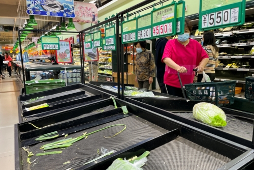 ▲중국 베이징 차오양구의 한 슈퍼마켓 진열대가 사재기로 텅 비어 있다. 
 (베이징/로이터연합뉴스)