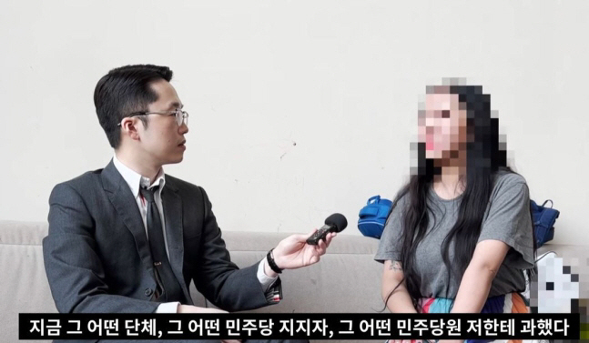 ▲박근혜 정부 국정농단 사건으로 수감 중인 최서원(개명 전 최순실)씨의 딸 정유라씨(오른쪽)가 인터뷰에 응하고 있다.(유튜브 채널 성제준TV)