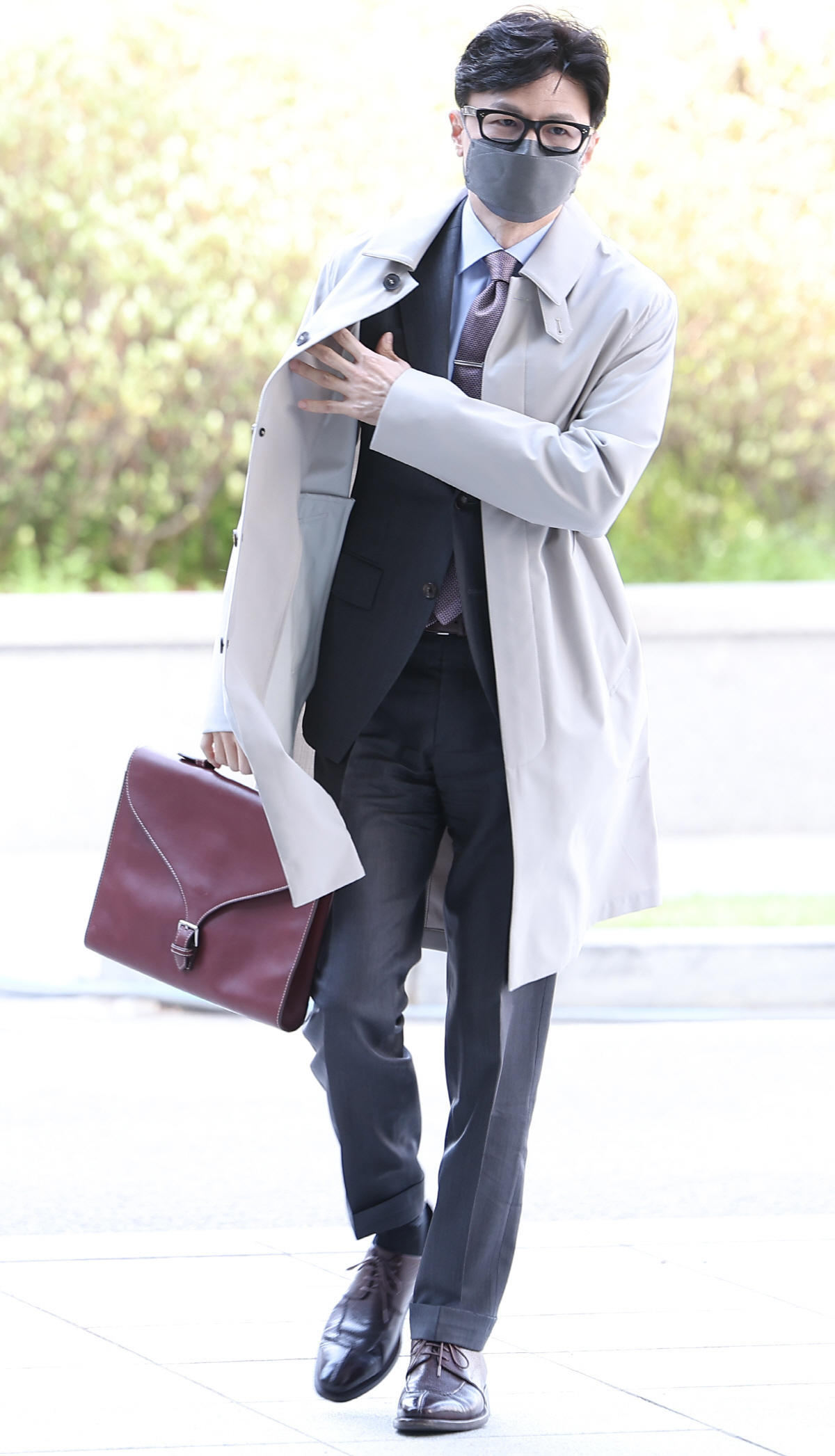 ▲한동훈 법무부 장관 후보자가 15일 오전 후보자 사무실이 마련된 서울 서초구 서울고등검찰청 청사로 출근하고 있다.(연합뉴스)