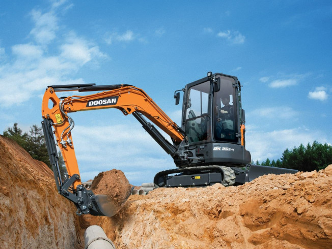 ▲사진은 현대두산인프라코어가 올해 출시한 신형 미니굴착기 DX35Z-7. (사진제공=현대두산인프라코어)