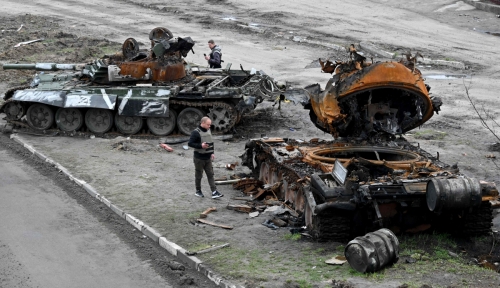 ▲러시아군 탱크들이 우크라이나 수도 키이우 인근 지역에 버려져 있다. 키이우/AFP연합뉴스
