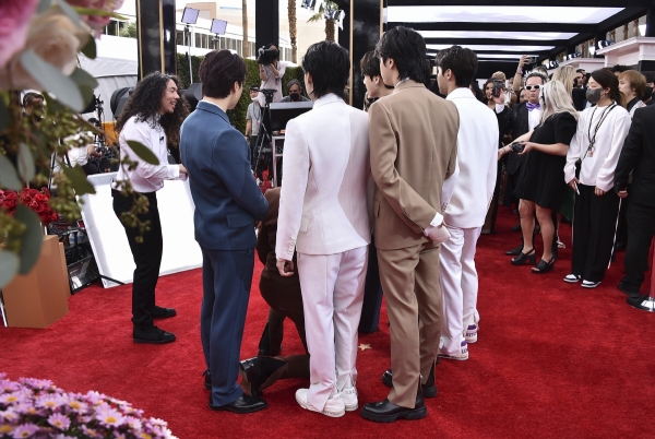 ▲ BTS arrives at the 64th Annual Grammy Awards at the MGM Grand Garden Arena on Sunday, April 3, 2022, in Las Vegas. (AP연합뉴스)