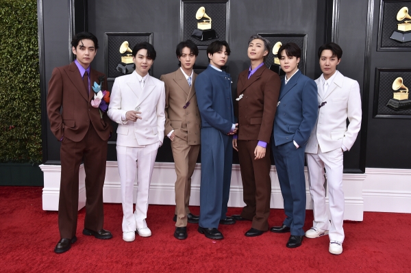▲ BTS arrives at the 64th Annual Grammy Awards at the MGM Grand Garden Arena on Sunday, April 3, 2022, in Las Vegas.  (AP연합뉴스)