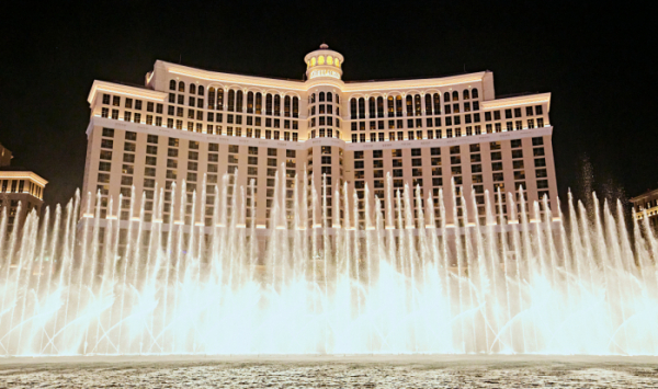 ▲벨라지오 분수쇼 전경(사진제공=하이브)