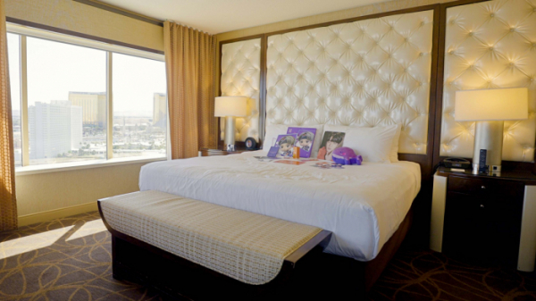 ▲방탄소년단 테마 객실 내부(사진제공=하이브)