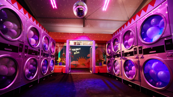 ▲'퍼미션 투 댄스' 뮤직비디오 속 공간을 재현한 팝업스토어 내부(사진제공=하이브)