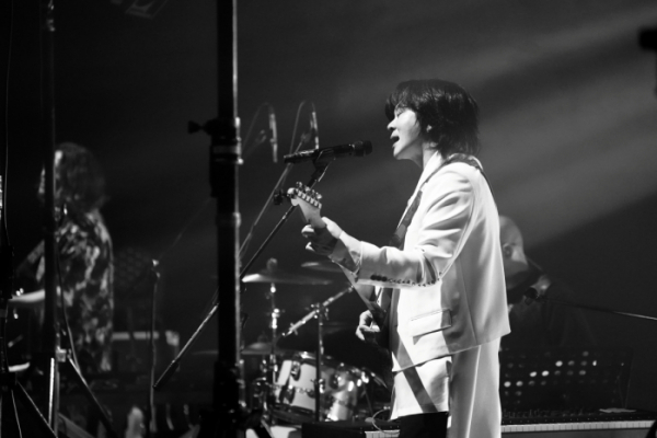 ▲윤도현(사진=디컴퍼니 제공)