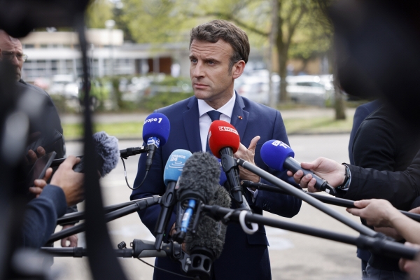 ▲에마뉘엘 마크롱 프랑스 대통령이 12일 뮐루즈에서 기자회견을 하고 있다. 뮐루즈/AP뉴시스
