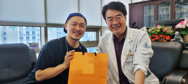 ▲양동근, 정근 이사장(사진=조엔터테인먼트)