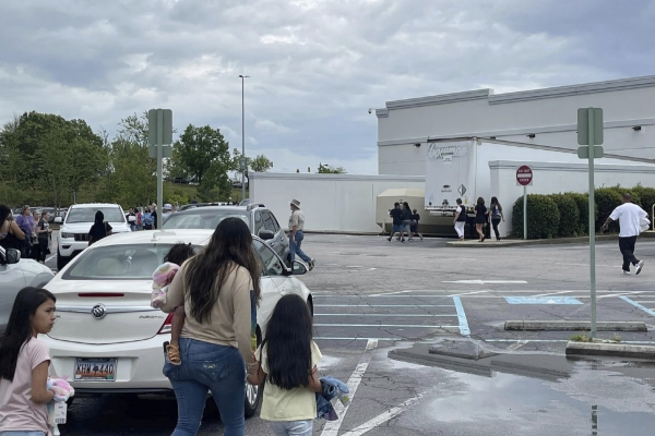 ▲(연합뉴스) 16일(현지시각) 오후 2시경 총격 사건이 발생해 12명이 부상을 입은 미국 사우스캐롤라이나주 컬럼비아에 있는 컬럼비아나센터 쇼핑몰.
