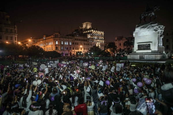 ▲14일(현지시간) 3세 여아 성폭행 사건에 분노한 페루 시위대의 모습.  (연합뉴스)