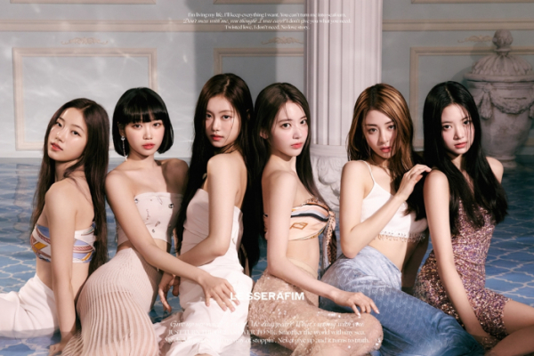 ▲르세라핌 '블루 시프레' 콘셉트 포토(사진제공=쏘스뮤직)