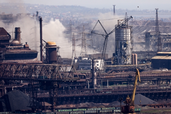 ▲우크라이나 마리우폴에서 2월 아조우스탈 제철소가 가동되고 있다. 마리우폴/타스연합뉴스
