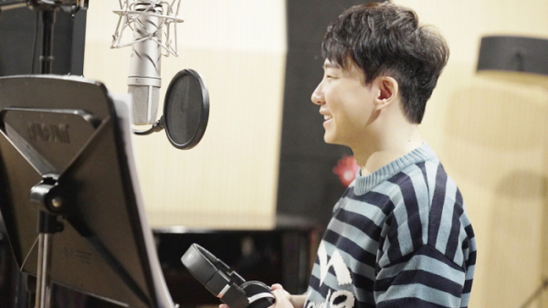 ▲도티TV가 샌드박스 어린이날 프로젝트 음원을 녹음하고 있다.(사진제공=샌드박스네트워크)