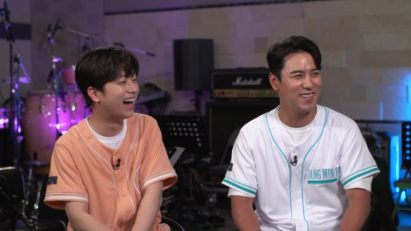 ▲'연중라이브'에 출연하는 이찬원, 장민호(사진제공=KBS)