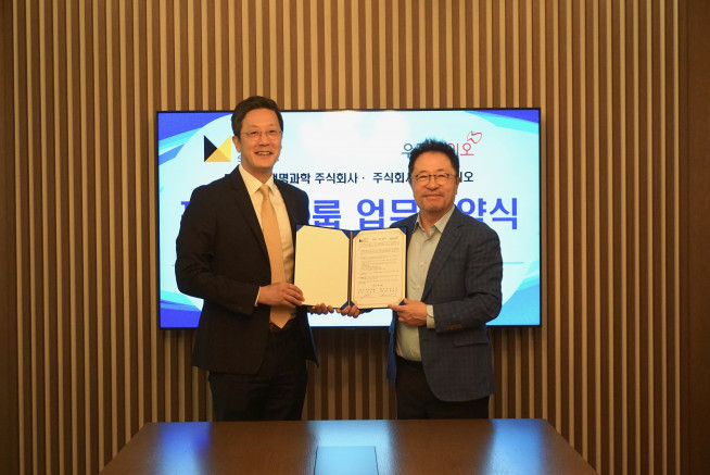 ▲미리어드생명과학 성상용 대표(왼쪽)와 우정바이오 천병년 대표가 바이오 창업 생태계 저변 확대를 위한 협약을 체결했다. (사진제공=미리어드생명과학)