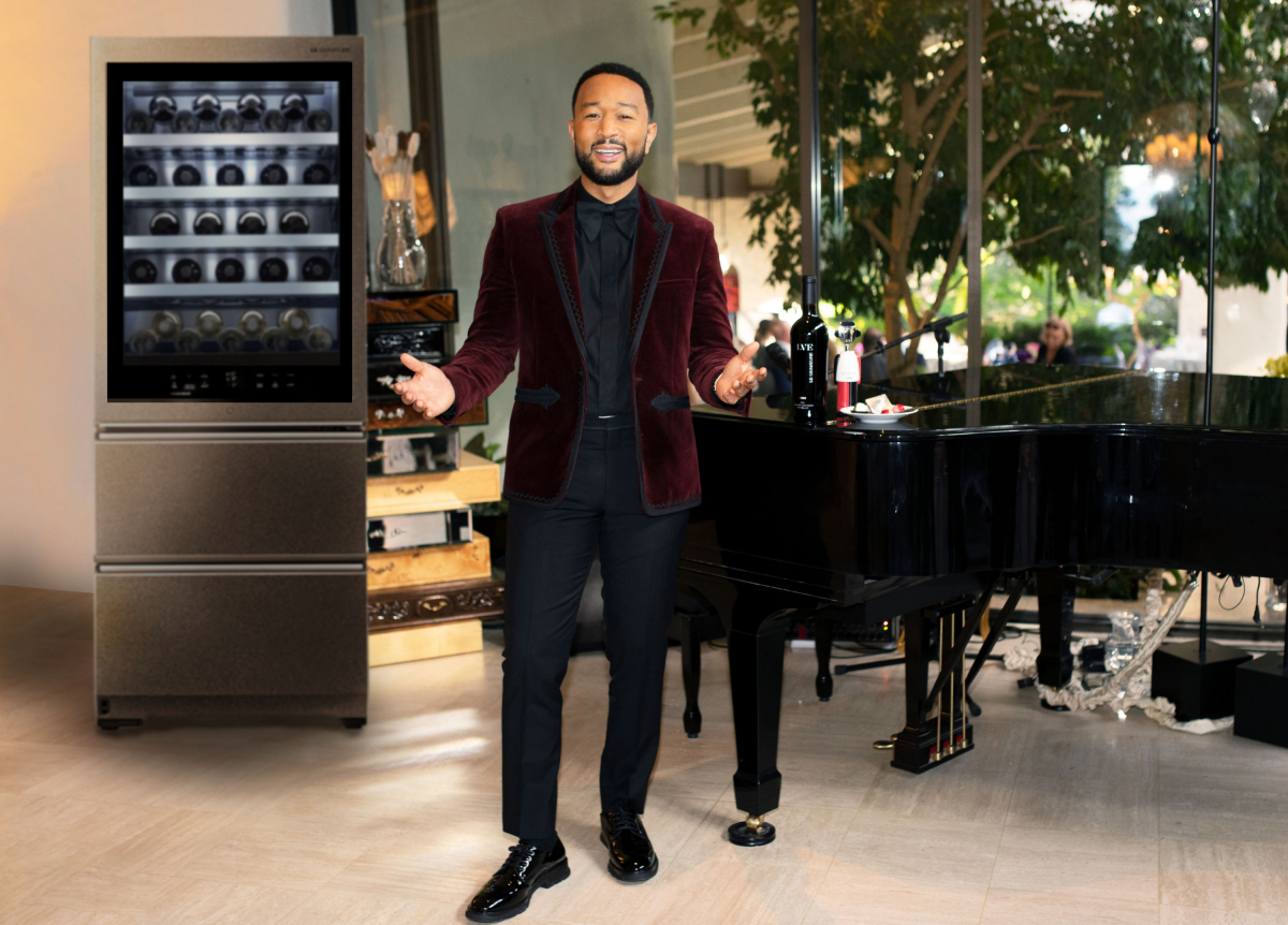 ▲최근 존 레전드가 미국 캘리포니아 나파밸리에서 연 와인행사에 참여해 LG 시그니처 와인셀러의 혁신기술과 예술적 가치를 알렸다.  (사진제공=LG전자)