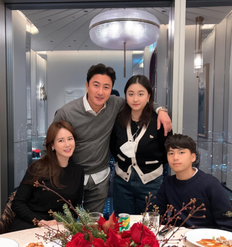 ▲안정환-이혜원 가족. (출처=이혜원SNS)