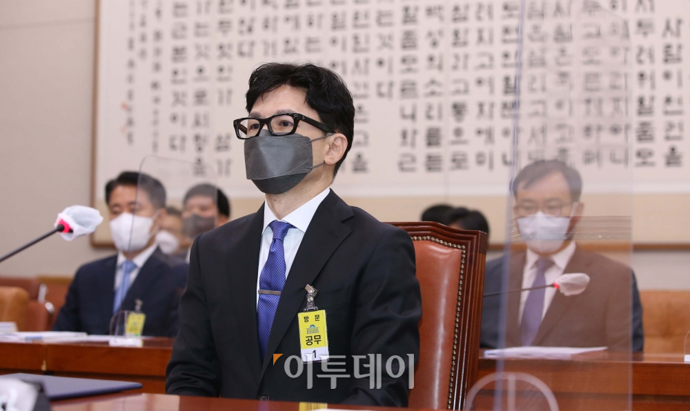 ▲한동훈 법무부 장관 후보자가 9일 오전 서울 여의도 국회에서 열린 인사청문회에 출석해 자리하고 있다.  (신태현 기자 holjjak@)