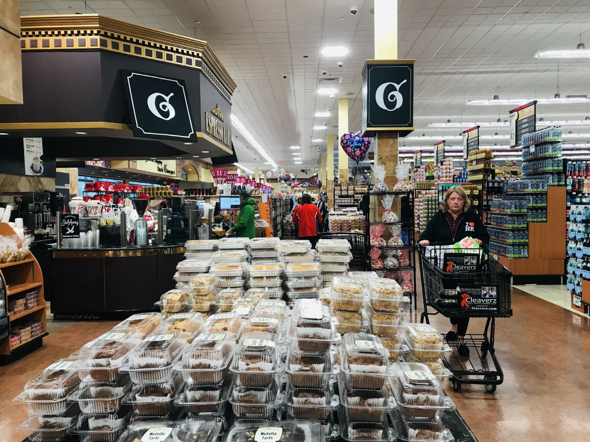 ▲뉴욕주 서폭카운티에 자리 잡고 있는 이탈리안 슈퍼마켓 엉클 주세페. 마더스데이를 앞둔 주말인데도 한산하다. 미국 소비자들은 천정부지로 치솟는 물가 때문에 외출과 외식을 자제하고, 휴지까지 아껴 쓰는 등 허리띠를 졸라매며 버티고 있다.
