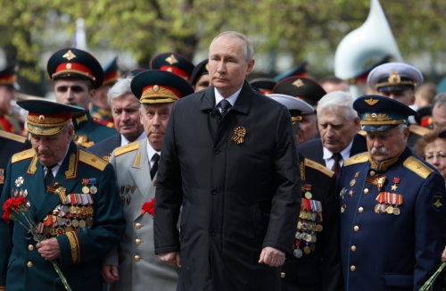 ▲블라디미르 푸틴 러시아 대통령이 9일(현지시간) 77주년 전승절 기념식에 참석하고 있다. 모스크바/AP연합뉴스
