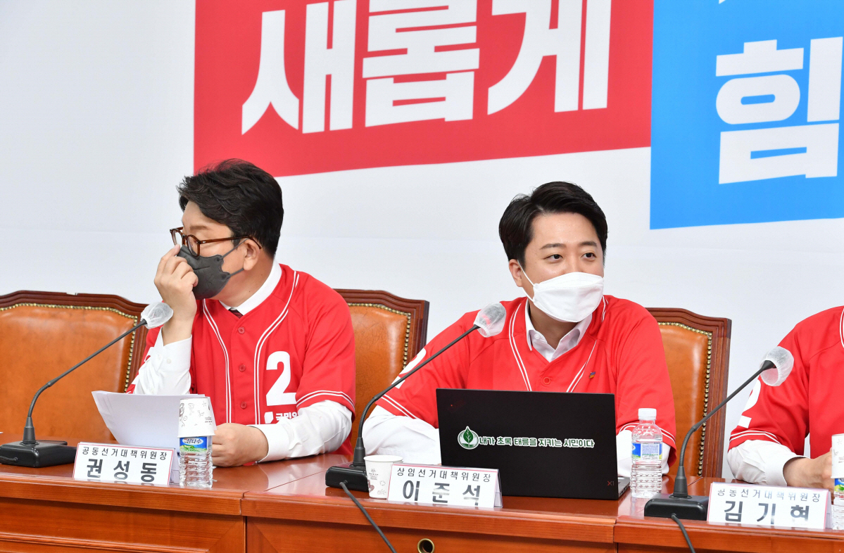 ▲이준석 국민의힘 대표가 9일 서울 여의도 국회에서 열린 국민의힘 전국동시지방선거 중앙선거대책위원회 제1차 회의에서 모두발언을 하고 있다. (신태현 기자 holjjak@)
