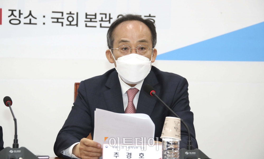 ▲추경호 부총리 겸 기획재정부 장관이 11일 서울 여의도 국회에서  소상공인 손실보상 등에 관련된 2차 추경 편성을 다루는 당정 협의에서 모두발언을 하고 있다. 신태현 기자 holjjak@ (이투데이DB)