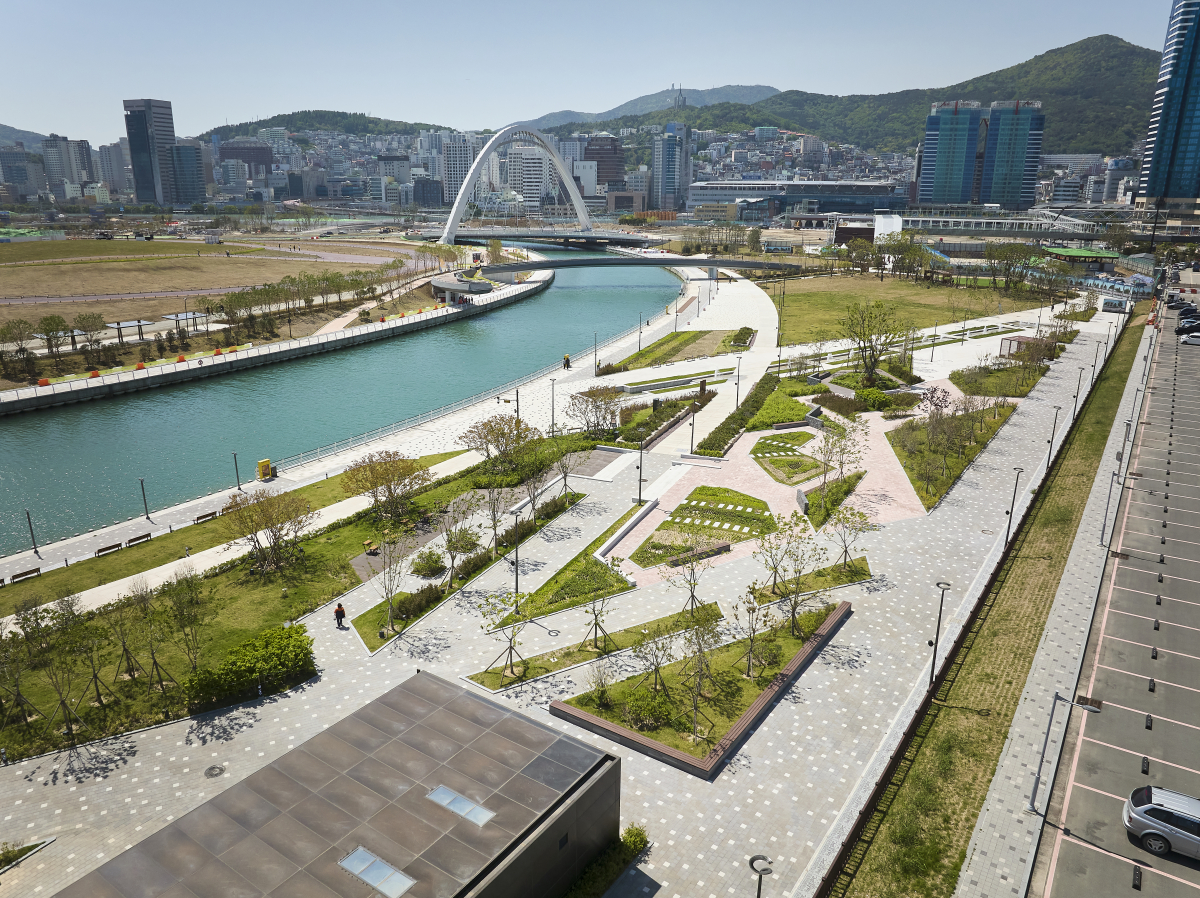 ▲‘부산항 북항 1단계 재개발 친수공원’ 전경 (자료제공=반도건설)