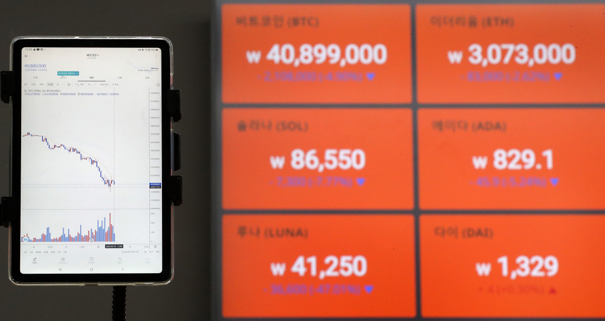 ▲10일 오후 서울 서초구 빗썸 고객지원센터 태블릿PC에 비트코인 시세가 표시되고 있다. 뉴시스
