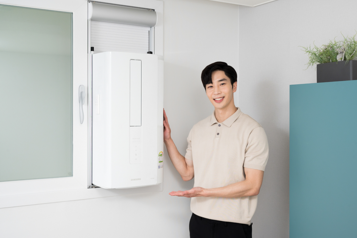 ▲2022년형 창문형 에어컨 '윈도우핏'(Window Fit)이 설치된 모습
 (사진제공=삼성전자)