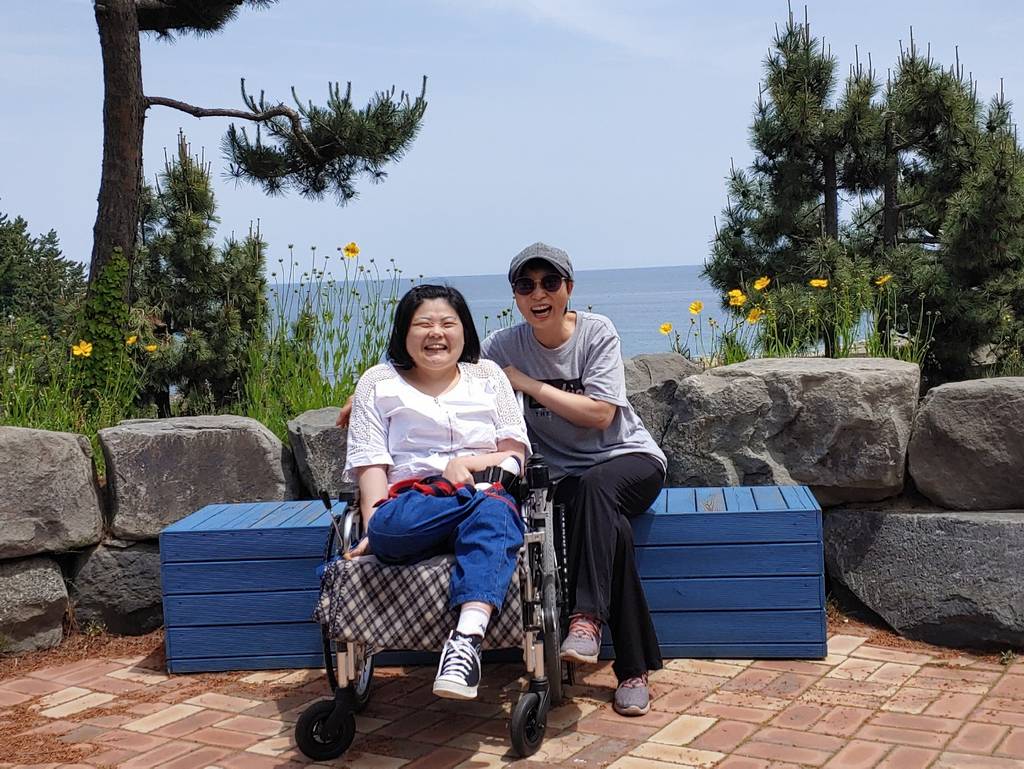 ▲기아의 초록여행이 장애인 가정의 ‘코로나 블루(우울증)’과 일상 회복을 위해 장애인 가정의 여행을 지원한다. 참가를 원하는 가정은 다음달 15일까지 초록여행 누리집에 사연을 접수해야 한다. (사진제공=기아)