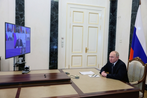 ▲블라디미르 푸틴 러시아 대통령이 13일(현지시간) 화상회의를 진행하고 있다. 모스크바/AP연합뉴스
