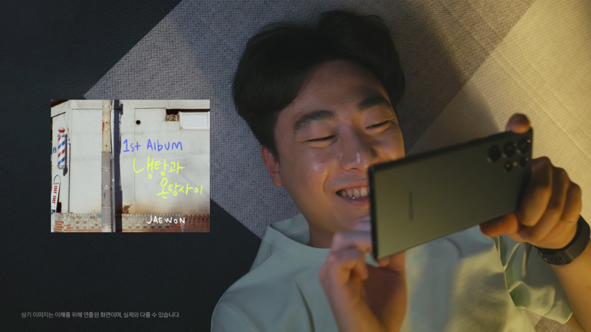 ▲ 솔루션 스튜디오와 딜리버리 이후 갤럭시 S22와 함께 변화한 소비자들의 삶과 스토리를 담은 '셀프커머셜' 장면 (사진제공=삼성전자)