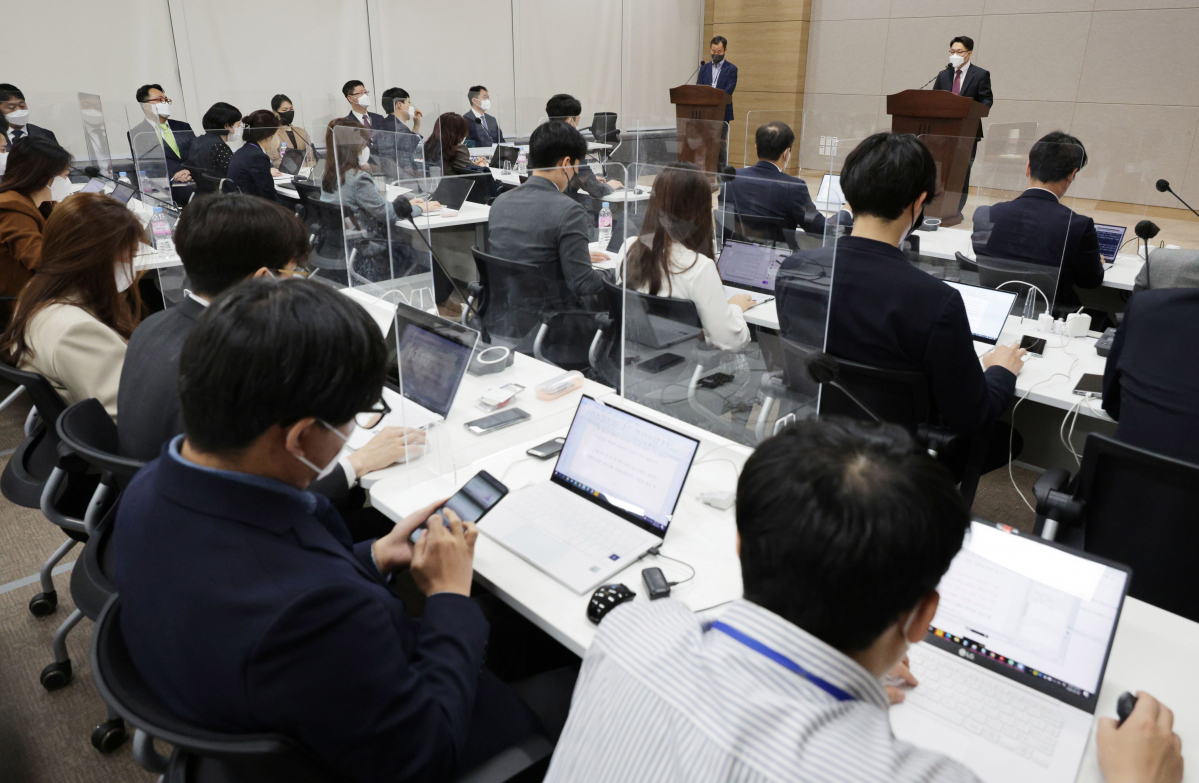 ▲김진욱 고위공직자범죄수사처(공수처) 처장이 16일 오전 경기 과천시 정부과천청사 내 공수처에서 기자간담회를 열고 발언하고 있다. (뉴시스)