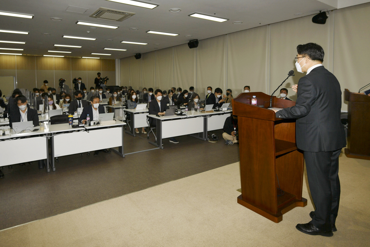 ▲김진욱 고위공직자범죄수사처(공수처) 처장이 16일 오전 경기 과천시 정부과천청사 내 공수처에서 기자간담회를 열고 발언하고 있다. (뉴시스)