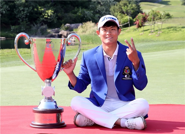 ▲2022시즌 KPGA 코리안투어 우리금융챔피언십에서 우승한 장희민 프로 (자료 = 지벤트골프단 )