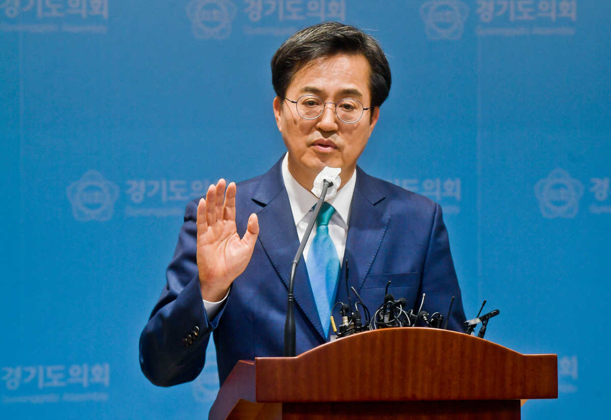 ▲김동연 더불어민주당 경기도지사 후보가 지난달 26일 경기 수원시 영통구 경기도의회 브리핑룸에서 정견 및 정책발표 기자회견을 하고 있다. (뉴시스)