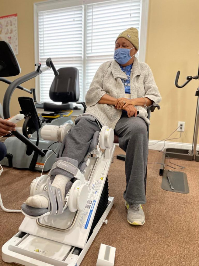 ▲원소스(One Source)재활병원 치료 클리닉에서 사용되고 있는 에이치로보틱스의 스마트 원격재활 헬스케어 솔루션 ‘리블레스(rebless)’ (사진제공=에이치로보틱스)