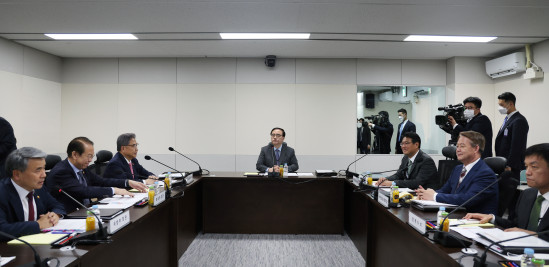 ▲김성한 국가안보실장(가운데)이 19일 첫 NSC 상임위원회를 주재했다. (대통령실 제공)