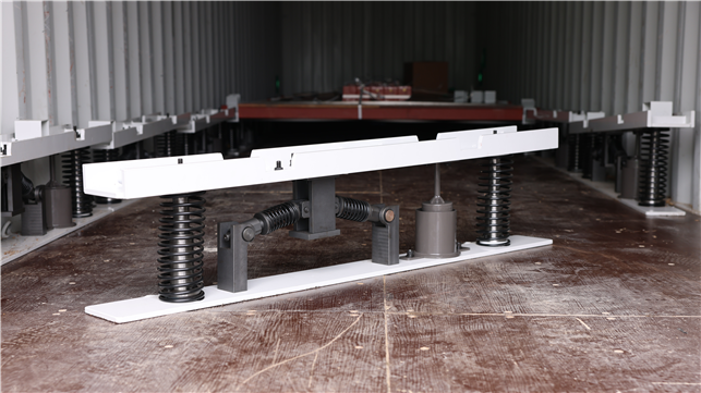 ▲화물로 전달되는 진동 및 충격을 차단하는 철도화물 진동저감장치의 핵심 구성품. (사진제공=한국철도기술연구원)