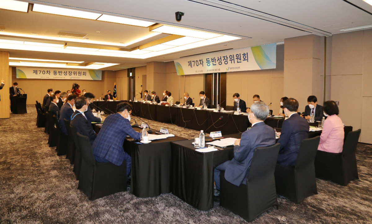 ▲동반성장위원회(동반위)가 24일 오전 서울 서초구 JW메리어트 호텔에서 제70차 회의를 열고 대리운전업을 ‘중소기업 적합업종’으로 지정했다. (사진제공=동반성장위원회)