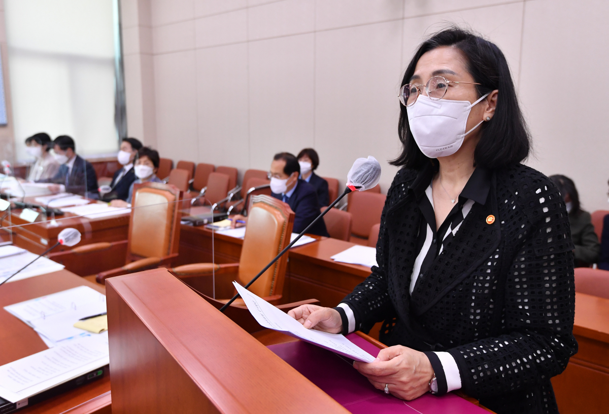 ▲지난 20일 국회에서 열린 여성가족위원회 전체회의에 참석한 김현숙 여성가족부 장관.  (연합뉴스)