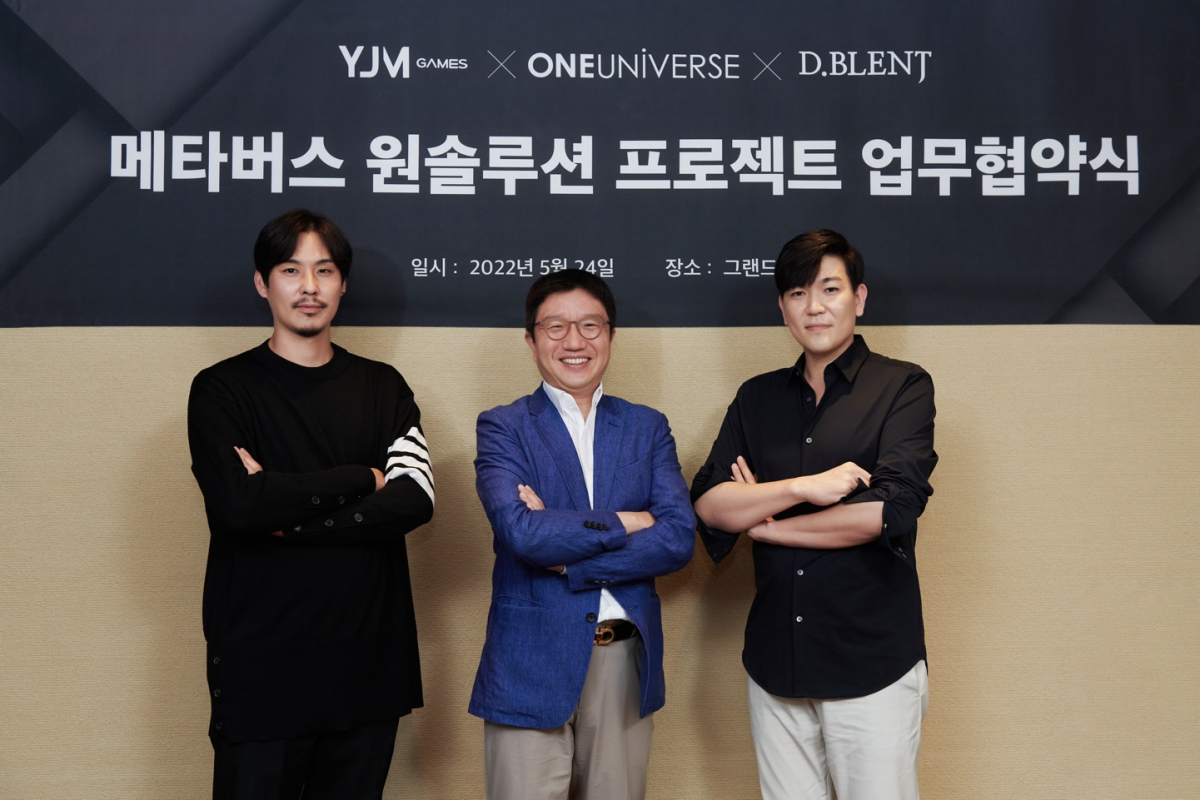 ▲와이제이엠게임즈와 관계사 원유니버스, 종합 광고대행사 디블렌트는 24일 서울 그랜드하얏트 호텔에서 메타버스 제작 원솔루션 비즈니스 확대를 위한 3자 MOU를 체결했다.(왼쪽부터 고세준 원유니버스 대표, 최원종 와이제이엠게임즈 사업개발 이사, 홍성은 디블렌트 대표) (사진제공=와이제이엠게임즈)
